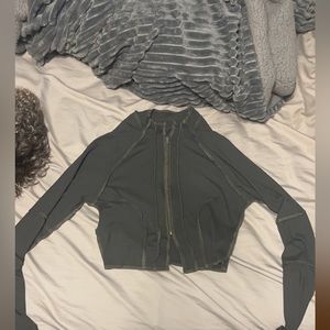 gray long sleeve crop top